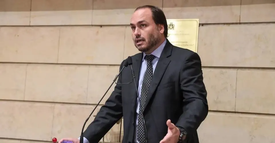 Carlos usava assessores para obter informações da Abin, diz PF