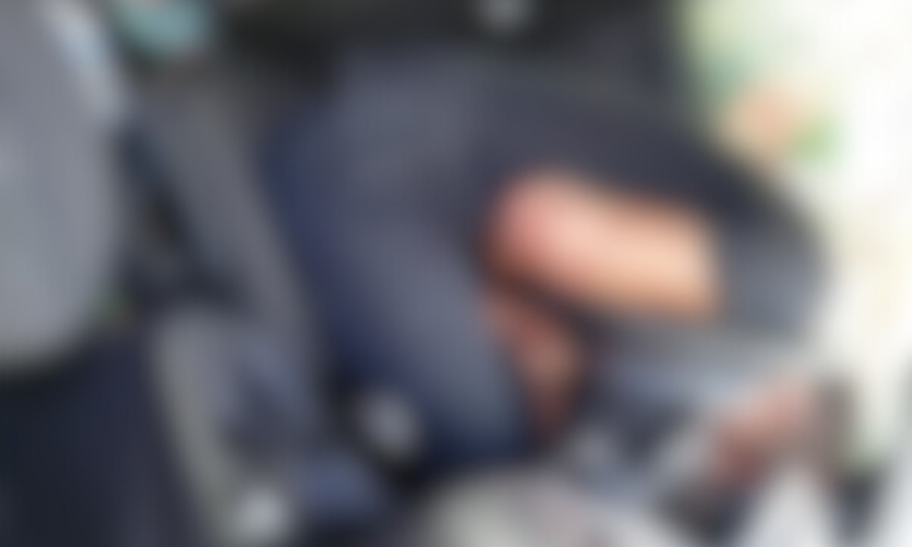 Jovem é executado dentro de carro. Foto: Leitor Aratu On