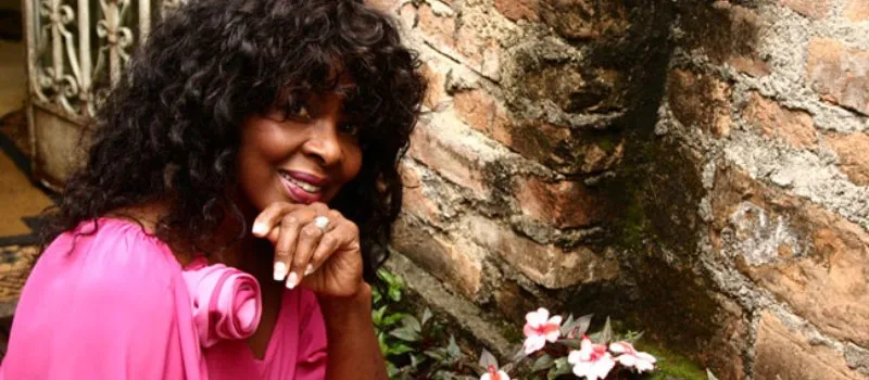 ADEUS, “PÉROLA NEGRA”: Cantora Carmem Silva morre aos 71 anos vítima de parada cardíaca