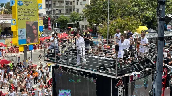 Folião deve se preparar para chuva neste sábado de Carnaval em Salvador