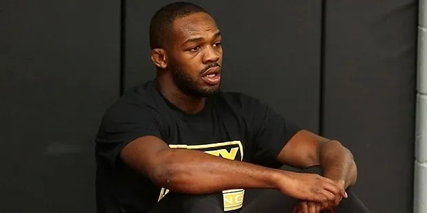 UFC tira o cinturão de Jon Jones, após lutador omitir socorro em acidente