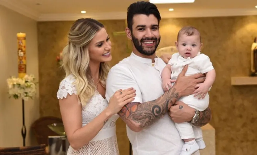 BÊNÇÃO: Gusttavo Lima e Andressa Suita batizam filho; Confira as fotos