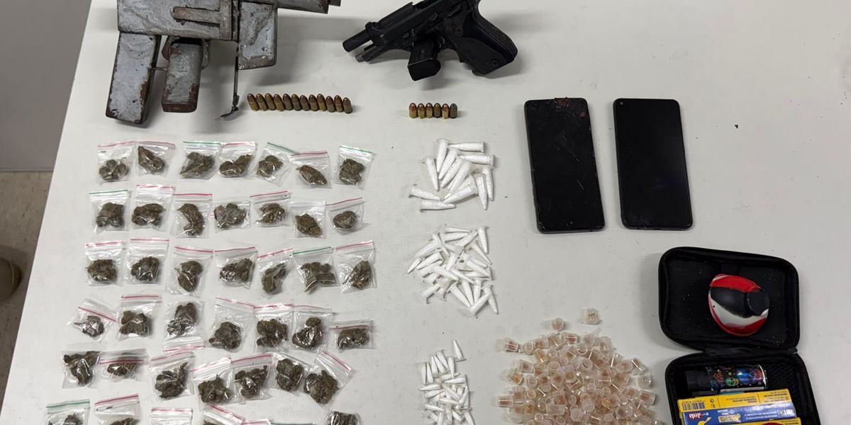 Armas e drogas foram apreendidas durante a&ccedil;&atilde;o da Rondesp Atl&acirc;ntico na Boca do Rio, em Salvador