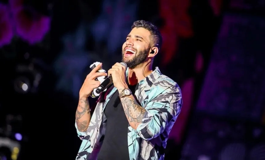  Durante show, Gusttavo Lima é atingido por copo de cerveja no rosto; assista
