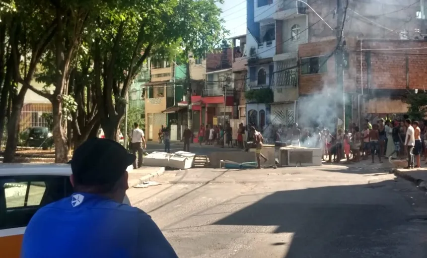 Após morte de criminoso, moradores manifestam no bairro do Uruguai; veja