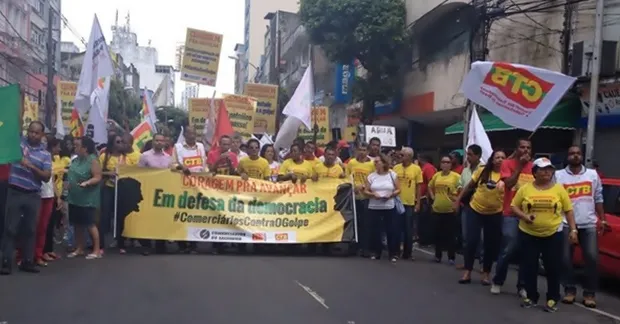 PROTESTO: Manifestantes contra impeachment fazem manifestação na Avenida Sete; Trânsito fica comprometido