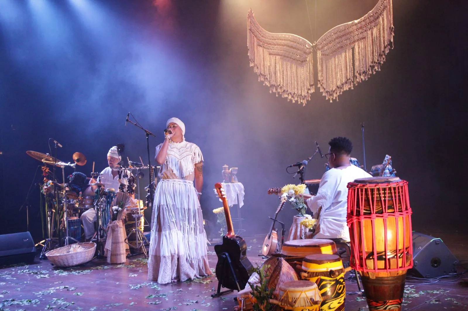 Cantora Naiara Negreiros apresenta show que conecta obra de João Bosco a Clementina de Jesus