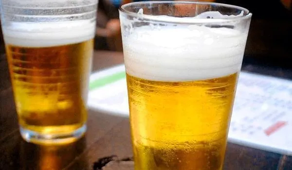 Morre mais uma pessoa por suposta intoxicação com cerveja em Minas Gerais