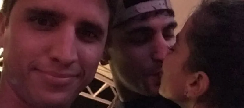 ?OLHA CÊ ME FAZ TÃO BEM?: Anitta é flagrada beijando novo namorado em festa no Rio