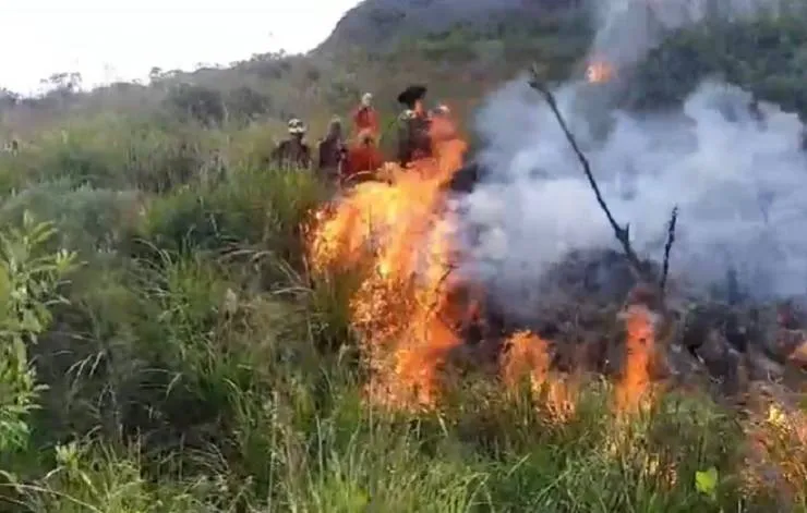 Após 13 dias de combate, incêndio florestal é controlado na Serra do Barbado, na Bahia