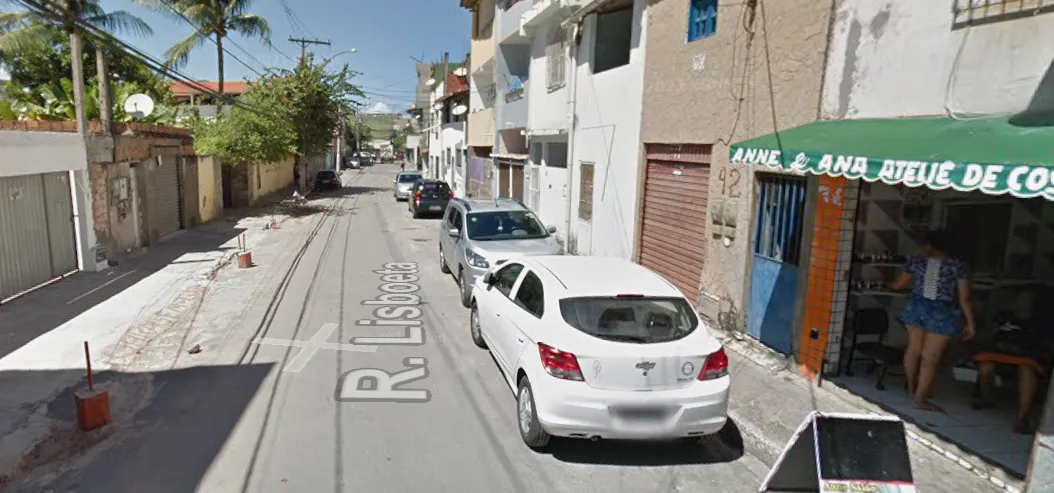 Uma mulher foi morta a tiros dentro de salão de beleza, no bairro de Pituaçu, em Salvador, na tarde desta quinta-feira (17).
