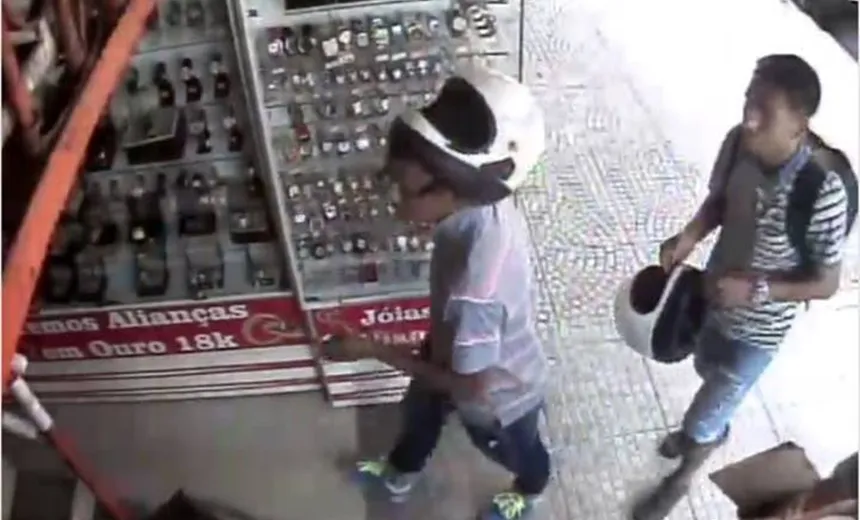 INSEGURANÇA: Câmera flagra ação de criminosos em loja de Simões Filho; Vídeo