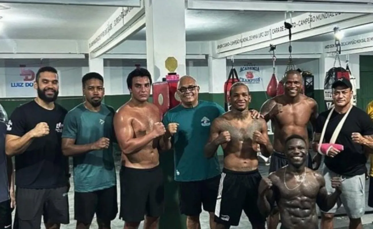 Filho de Ivete Sangalo chama atenção ao treinar boxe com Popó