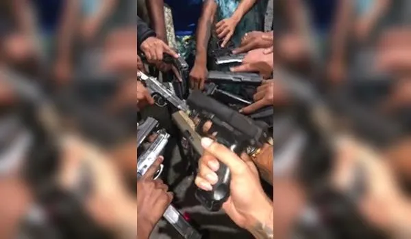 Suposto vídeo no Nordeste de Amaralina mostra ao menos dez homens ostentando armas; "aqui é pra matar"