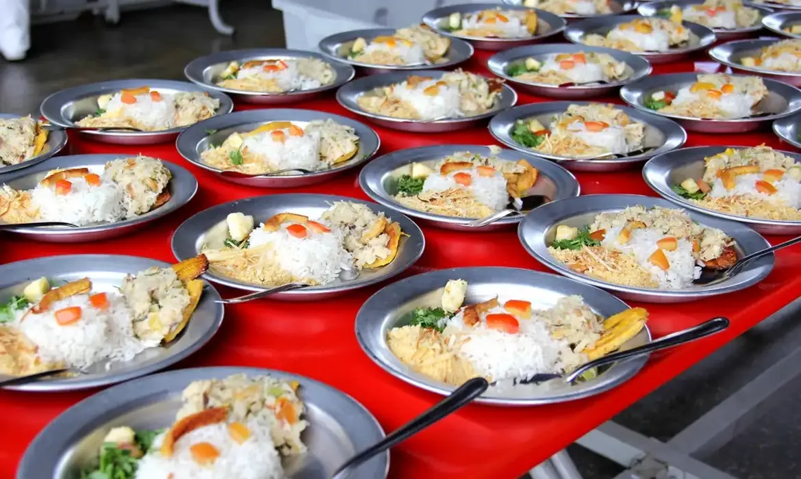 Proposta curricular de escolas que oferecem ensino integral deve incluir tempo de alimentação. Foto: SEDUC / AM
