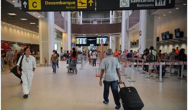 Brasil restringe entrada de estrangeiros no país por 30 dias; medida foi publicada em edição extra do Diário Oficial