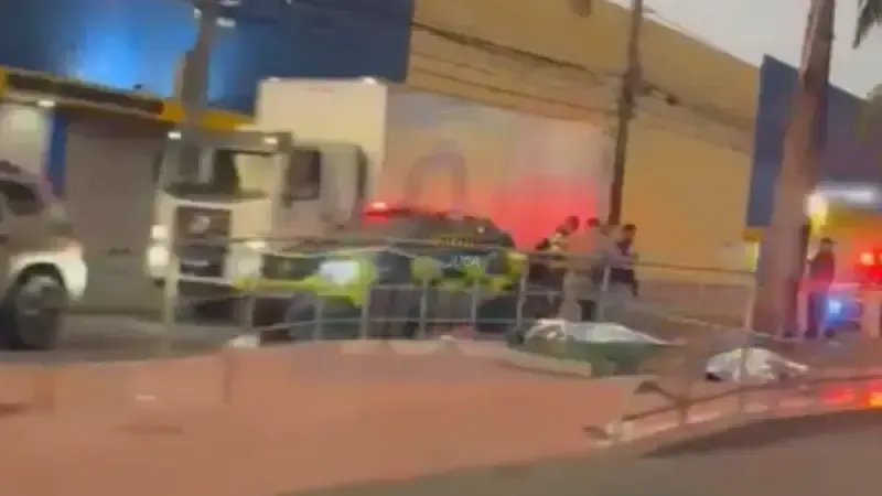 Casal morre em acidente de moto durante suposta fuga de assalto em Itapuã