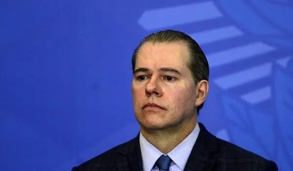 Exame de presidente do STF para Covid-19 dá negativo; ministro segue internado