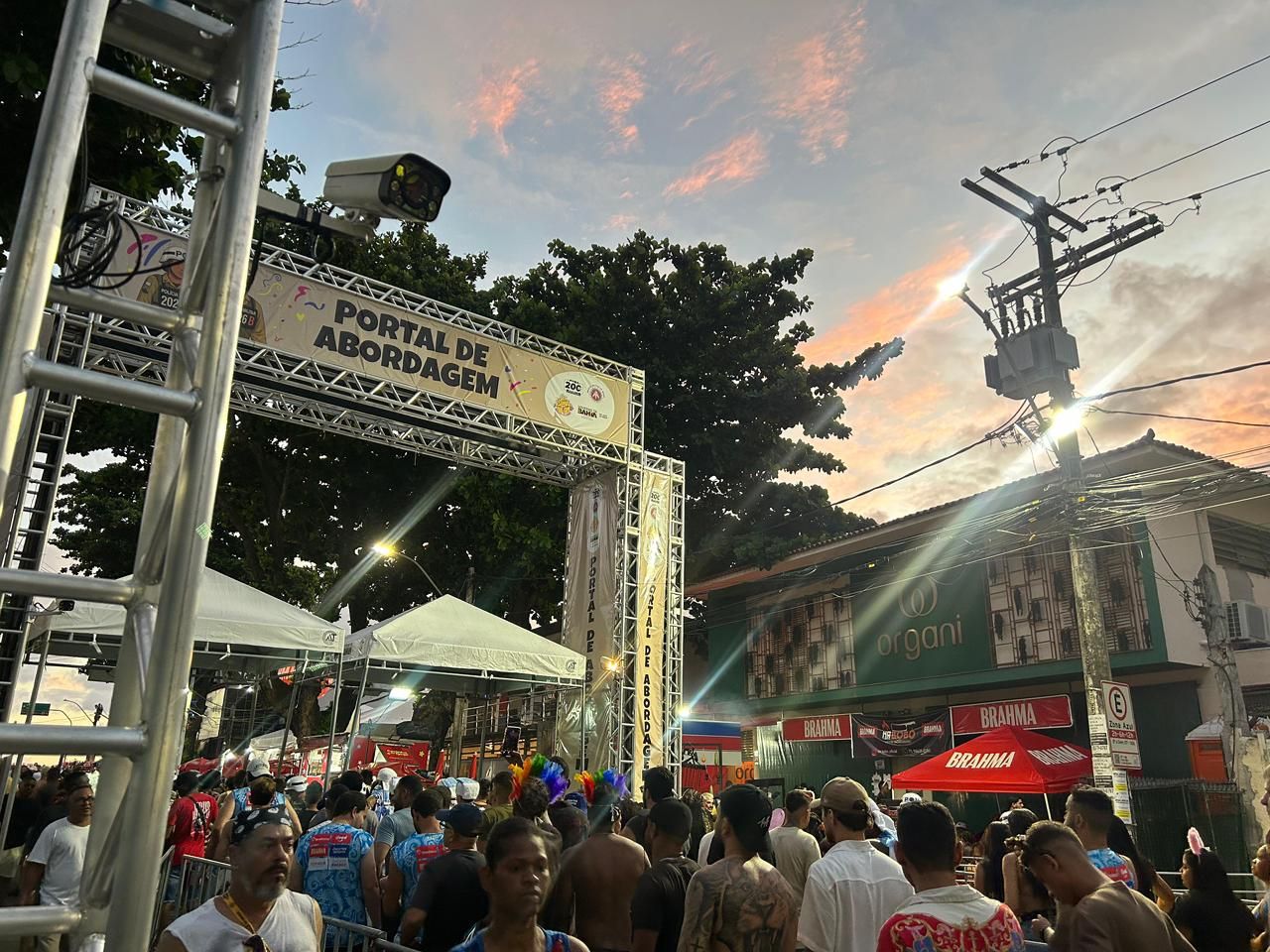 Apesar dos portais de abordagem, as armas entram nos circuitos. Foto: Divulgação