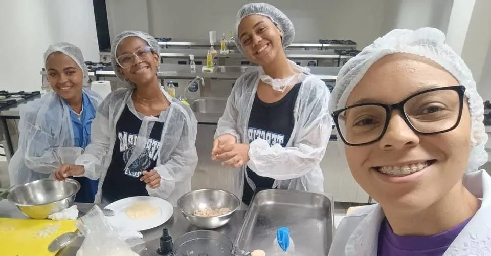 Faculdade em Salvador promove 'Feira de Profissões' para orientar jovens na escolha da carreira