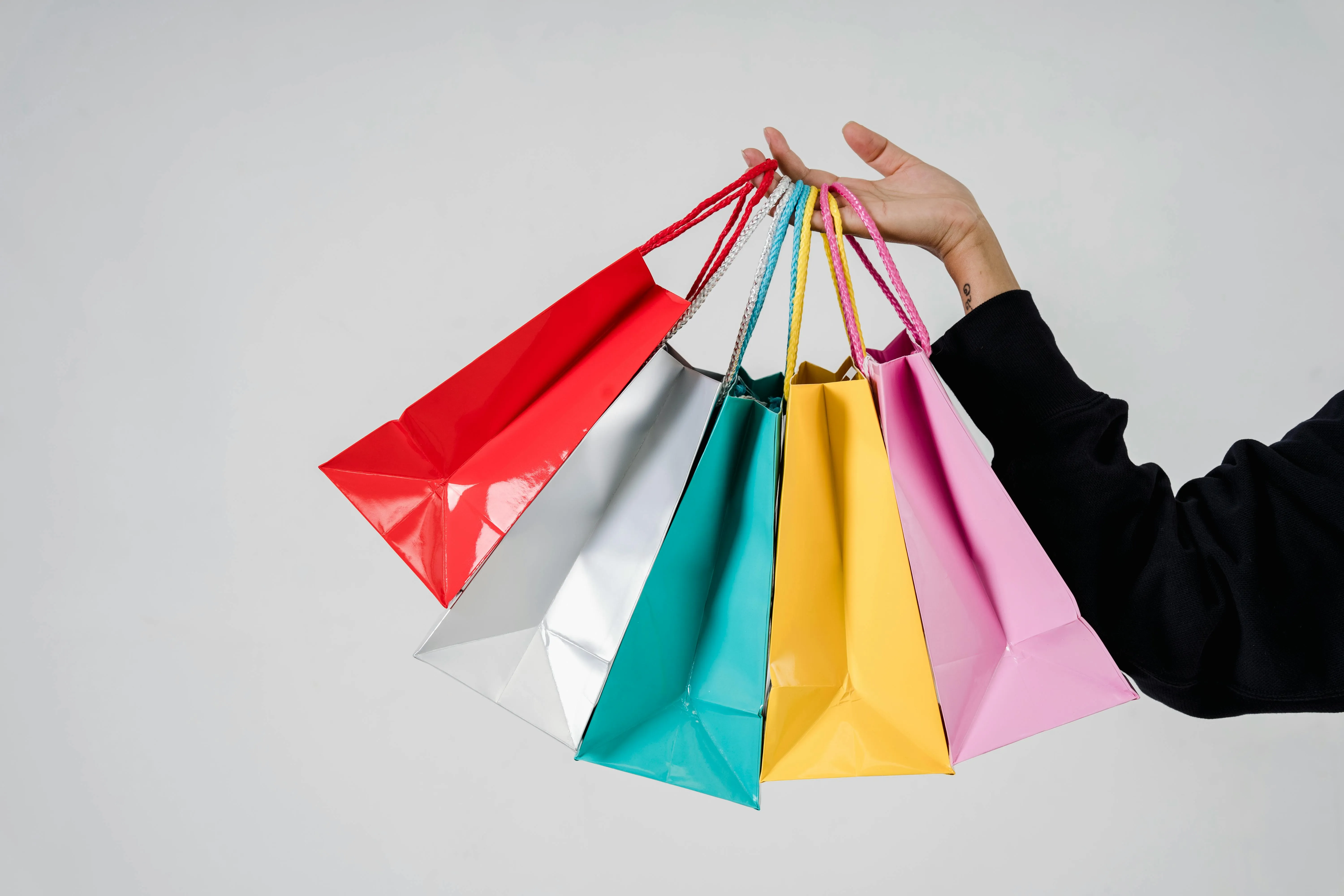 Compras compulsivas afetam 8% da população mundial; conheça os sinais