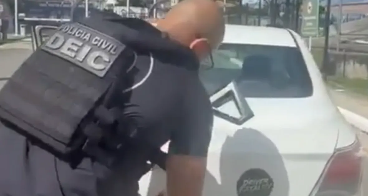 Dois homens são presos com 60 kg de maconha e drogas sintéticas em Lauro de Freitas