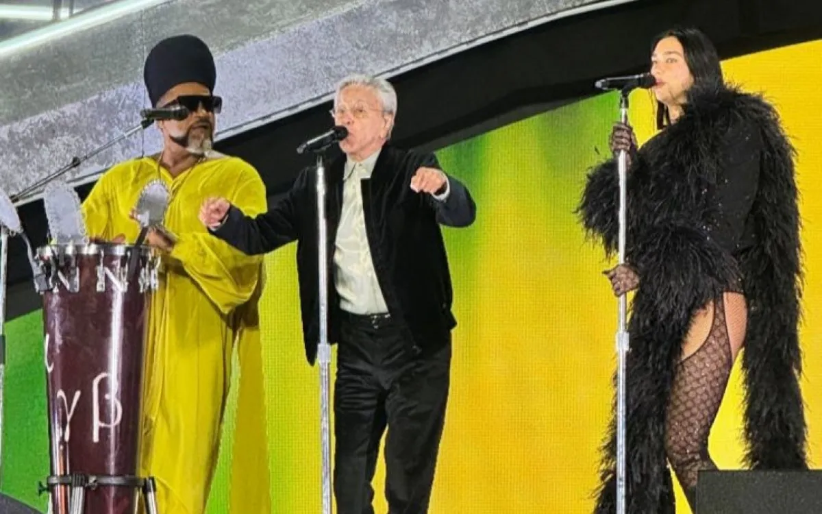 Dua Lipa canta com Carlinhos Brown e Caetano Veloso durante show em SP
