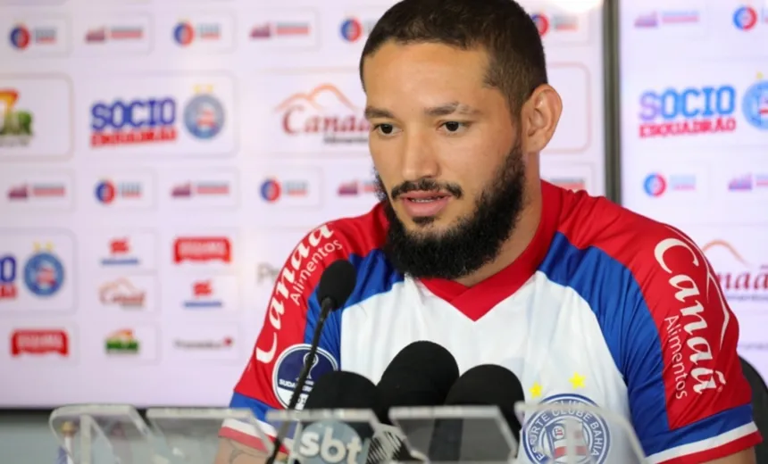 Atacante Arhur Caíke é abolsvido pelo STJD após expulsão em jogo contra o Cruzeiro