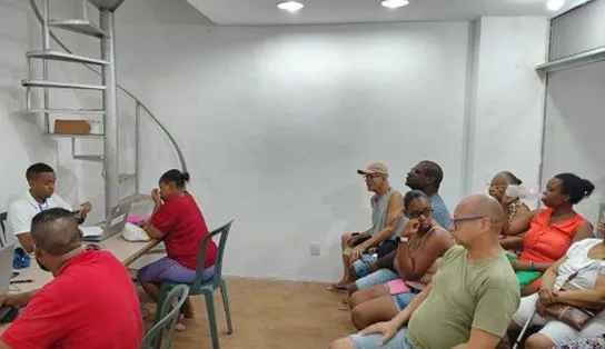 Moradores da Boca do Rio recebem serviços e orientações da Embasa até sexta