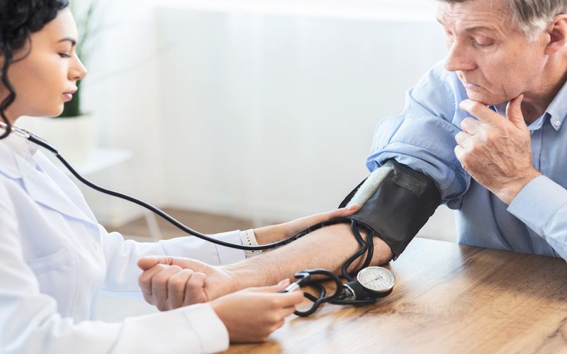 A hipertens&atilde;o atinge cerca de 1 em cada 4 adultos no Brasil, segundo estimativas do Minist&eacute;rio da Sa&uacute;de, e muitos desconhecem o diagn&oacute;stico/Foto: Freepik