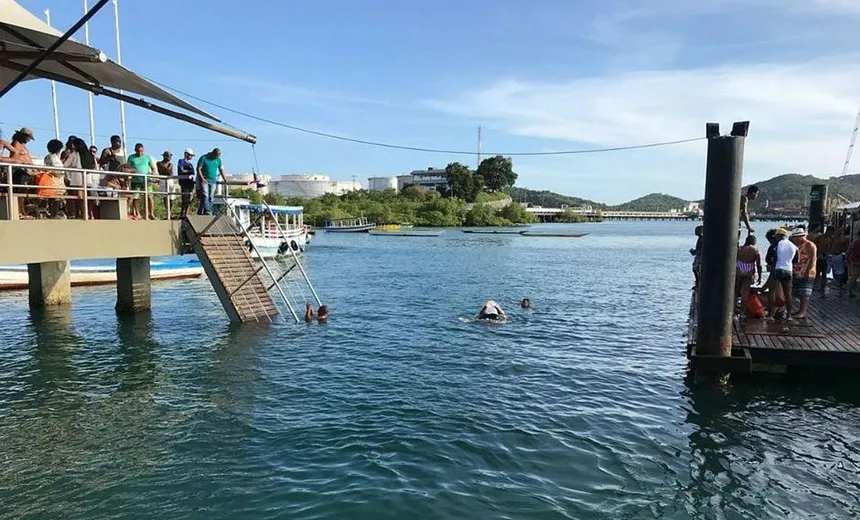 Contra cobrança de pedágio, usuários fazem manifestação na ponte de Madre de Deus