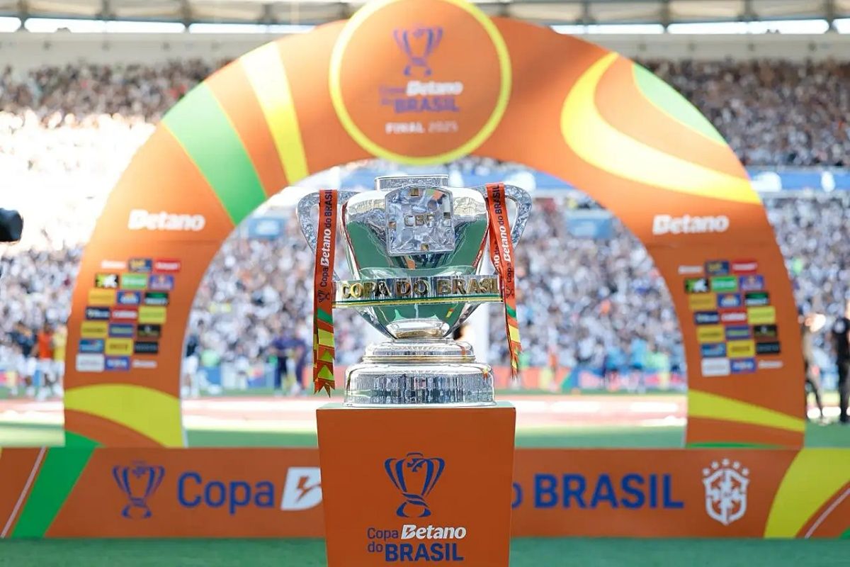 Vitória x Athletico-PR se enfrentam nesta quinta-feira (6), pela volta da Copa do Brasil; confira onde assistir e como o Leão pode avançar. Foto: CBF