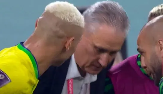 PRUUUU! Tite faz 'dança do pombo' após gol de Richarlison em jogo contra a Coreia; assista