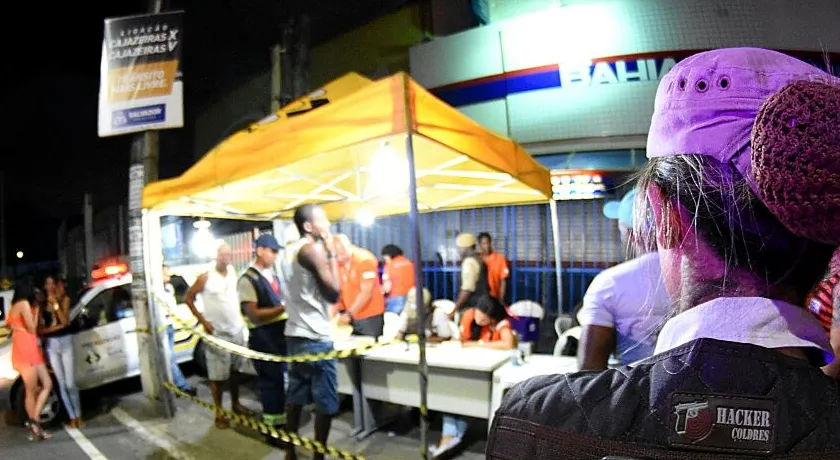 ?NÃO VÁ QUE É BARRIL?: Dois motoristas são presos em blitz de alcoolemia do Detran no feriado