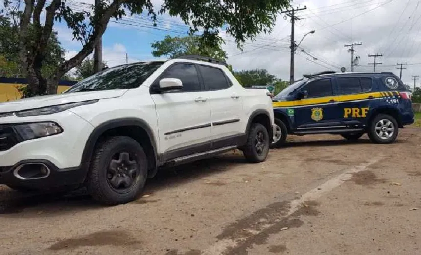 Homem é preso após ser flagrado com carro roubado e documentação falsa na Bahia