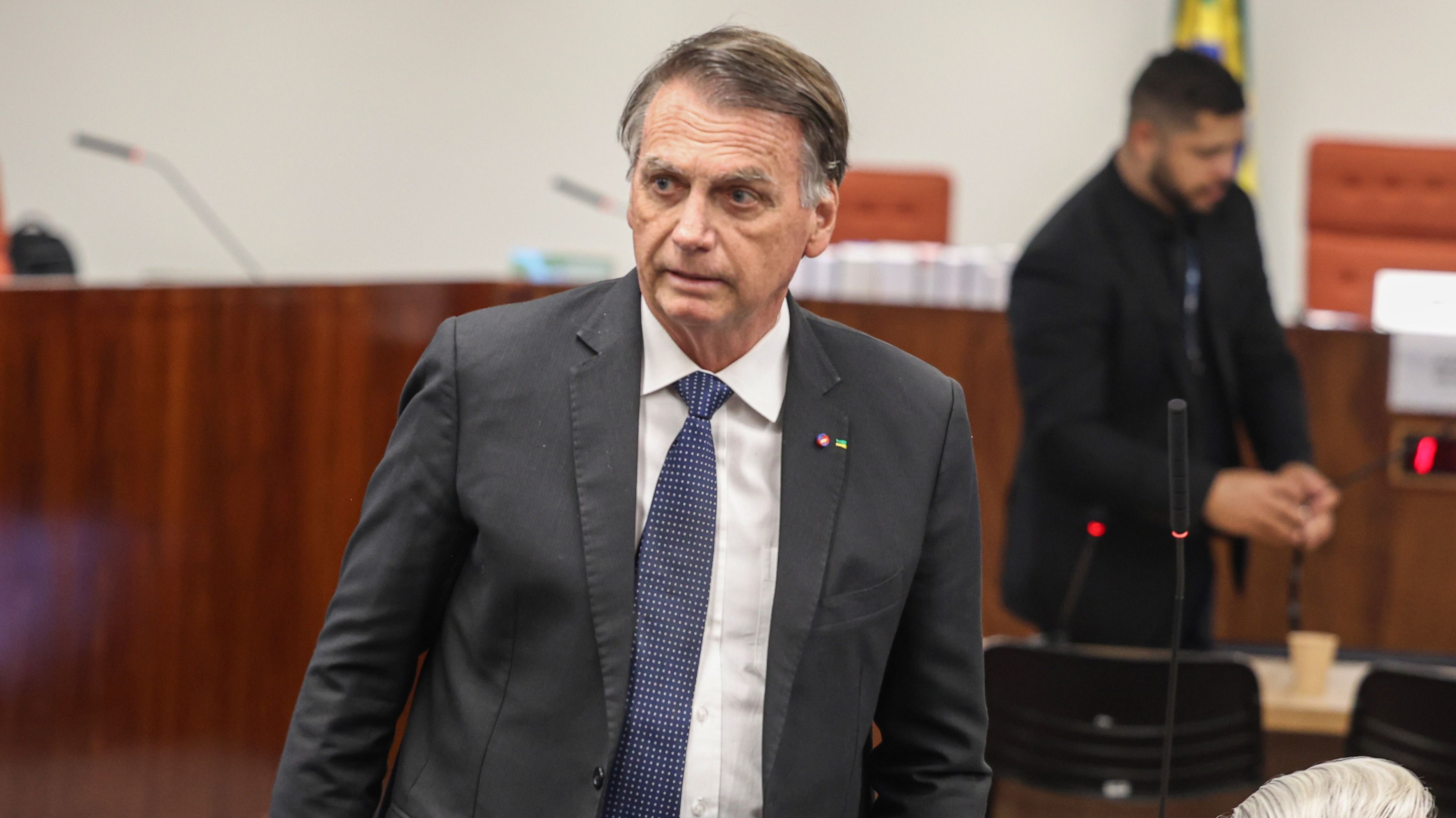 Jair Bolsonaro já estava utilizando tornozeleira eletrônica