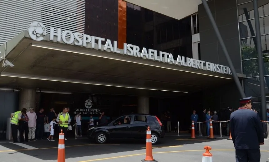 Três dias após cirurgia, Jair Bolsonaro faz exercícios físicos no hospital