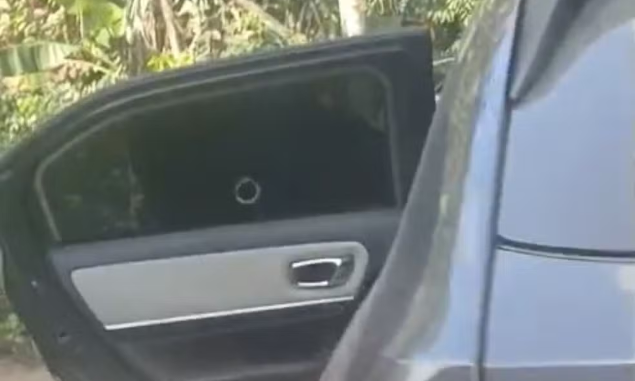 Carro usado em ataque ao bicheiro Vinicius Drumond é achado com 'seteiras'.Foto: Reprodução