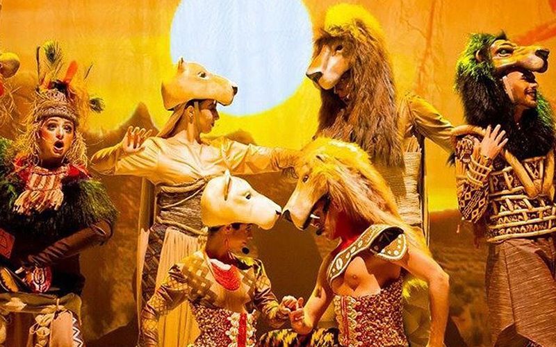 Inspirada nas grandes superprodu&ccedil;&otilde;es da Broadway, a montagem traz a cl&aacute;ssica jornada de Simba e Mufasa com elenco cantando 100% ao vivo/Foto: Divulga&ccedil;&atilde;o&nbsp;