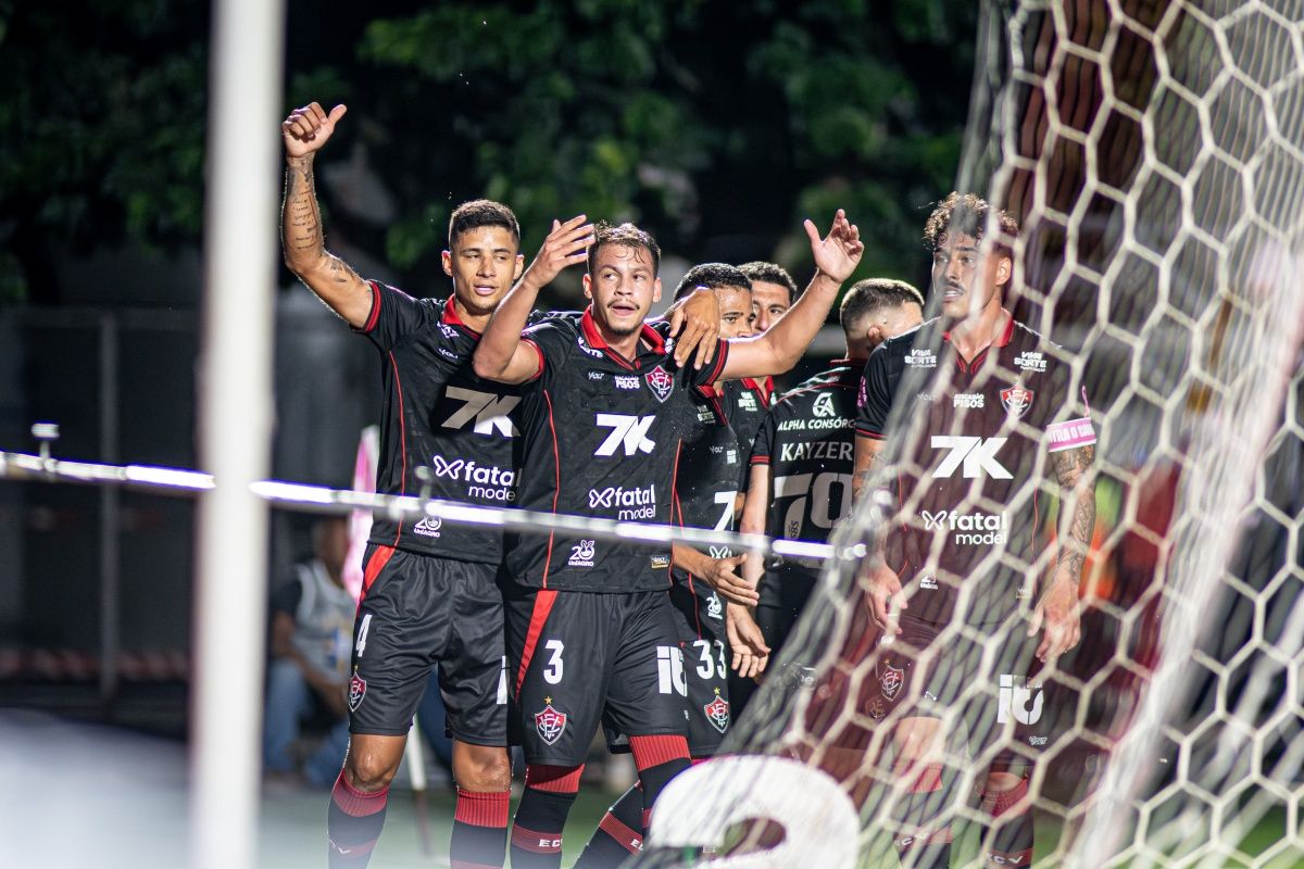 Com gol de Zé Marcos, o Vitória bate o Ceará por 1x0, no Barradão, e volta a vencer no Campeonato Brasileiro após três partidas. Foto: Victor Ferreira/EC Vitória