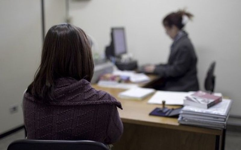 A Lei Maria da Penha garante medidas protetivas de urg&ecirc;ncia, como afastamento do agressor, proibi&ccedil;&atilde;o de contato e prote&ccedil;&atilde;o policial quando necess&aacute;rio/Foto: Reprodu&ccedil;&atilde;o