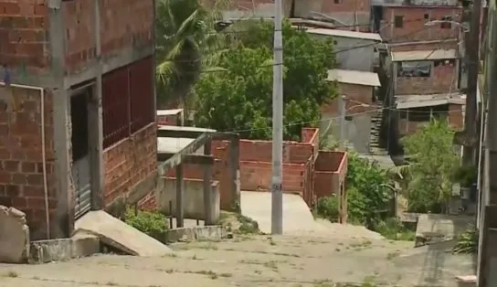 Rajadas de tiros aterrorizam moradores do Jardim Santa Inácio durante guerra entre facções; um homem morreu 