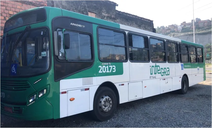 Dupla assalta rodoviários e passageiros de ônibus, em Amaralina