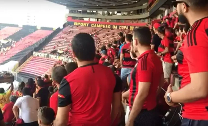 Torcedores do Sport gritam "Ei, Lula, vá tomar no c*" antes do jogo; veja vídeo