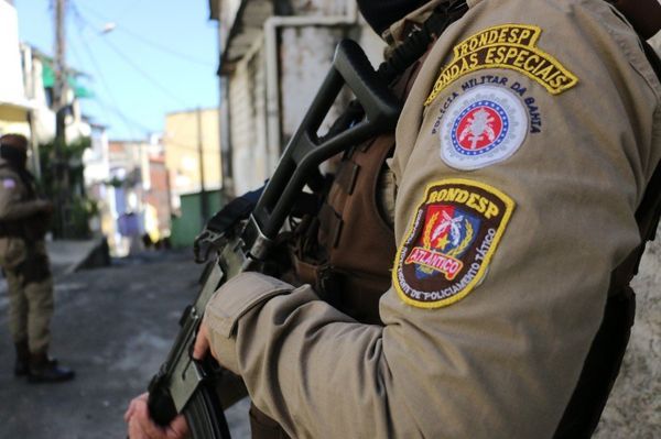 Policiais estavam fazendo rondas no Bairro da Paz. Foto: SSP-BA