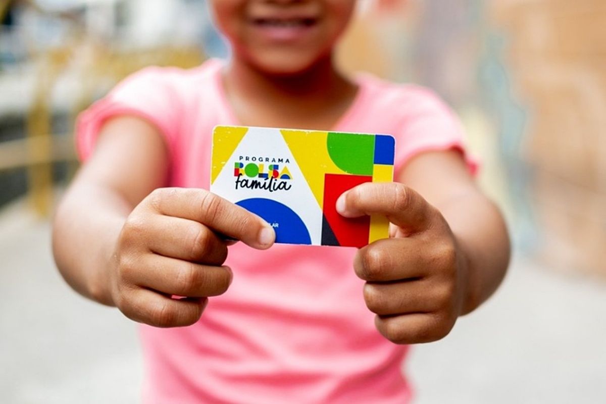 Teve o Bolsa Família suspenso por falta escolar em Salvador? Veja como resolver. Foto: Lyon Santos/MDS