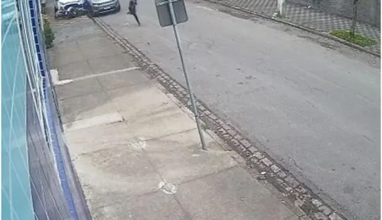 "Por amor": mulher atropela ladrões e salva marido de assalto; veja vídeo