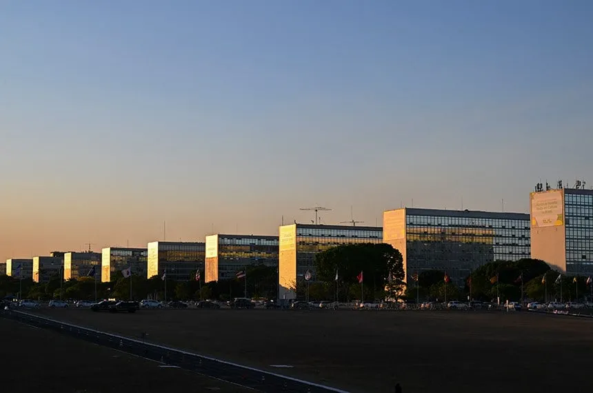 Brasil adota Lei Nacional de Linguagem Simples; entenda 