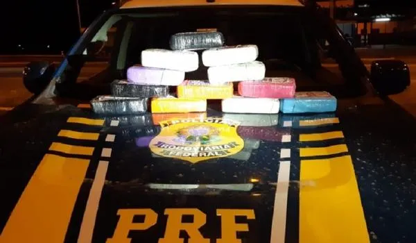 PRF apreende 12 Kg de cocaína dentro de estepe de carro na BR 116, em Jequié; assista
