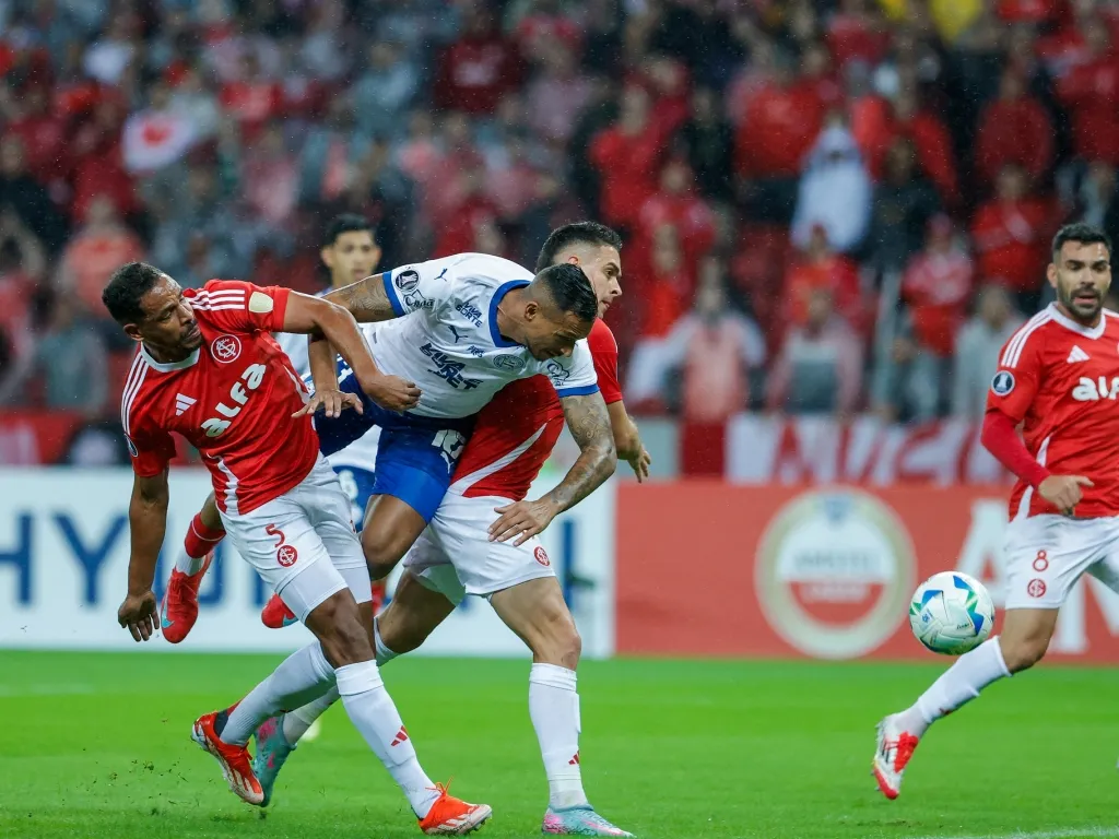 Bahia é eliminado da Libertadores após perder de virada para o Inter